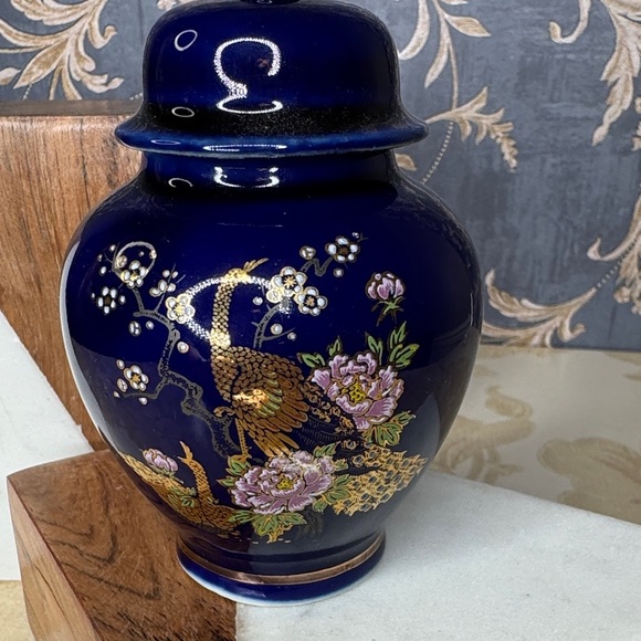 Vintage Cobalt Blue Ginger Jar Japanese Lidded Ceramic Porcelain Peacocks Floral - Picture 2 of 8